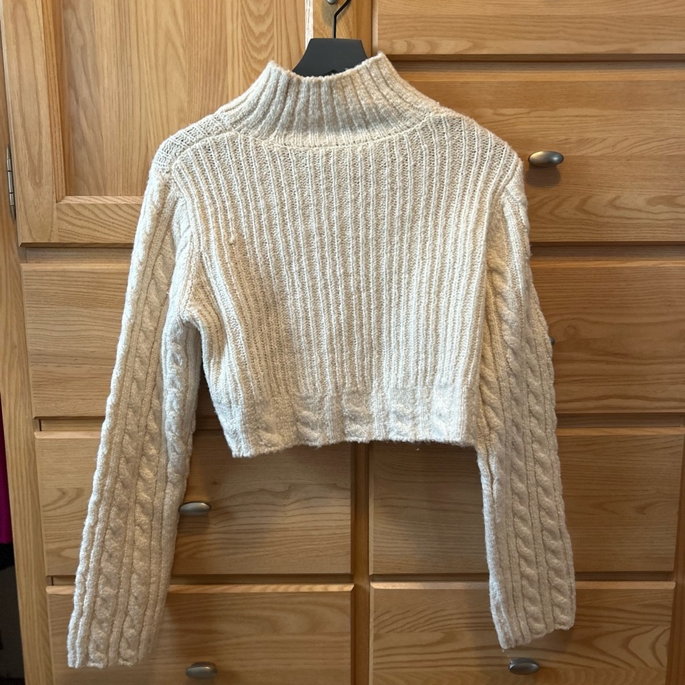 ✨ & Other Stories Cropped Cable Knit Sweater — Cream — Size Medium - Picture 3 of 4